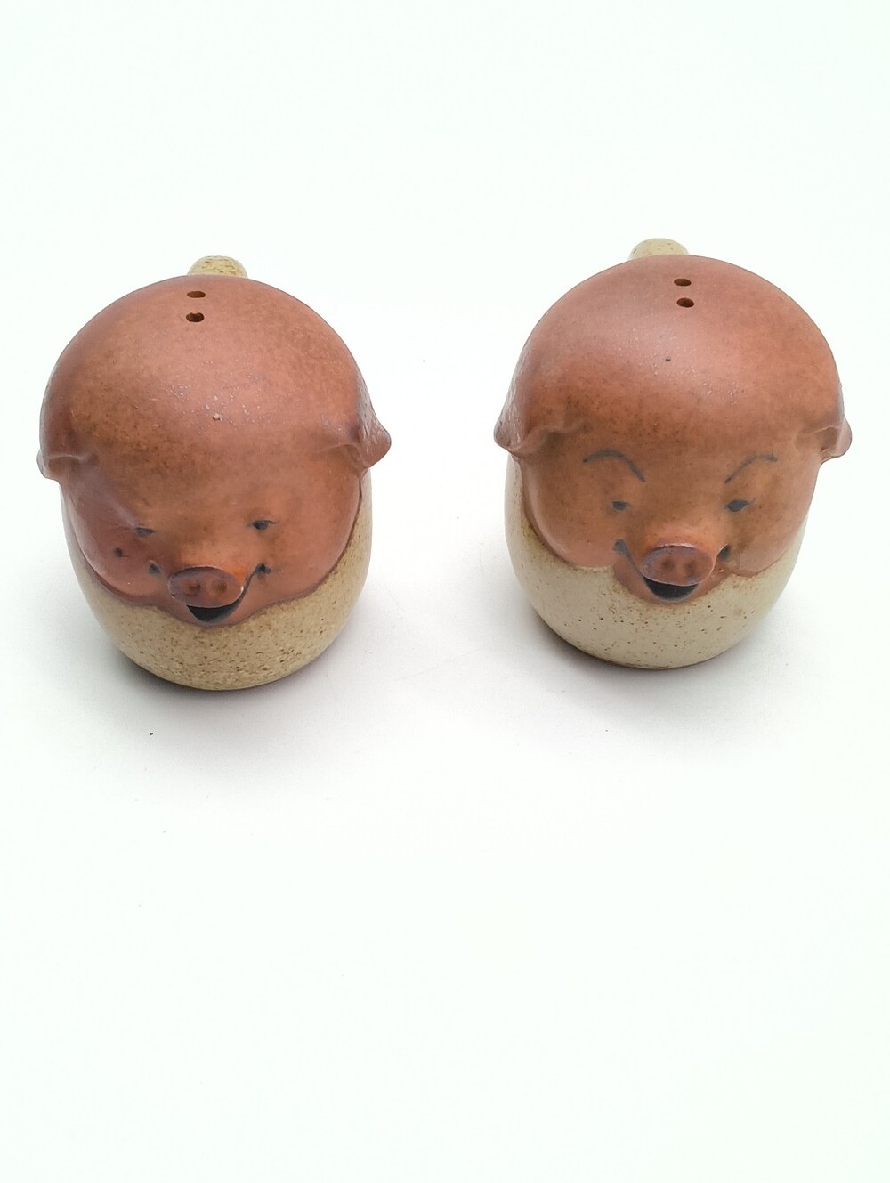 Charming Vintage Japan Stoneware Pig Salt & Pepper Shakers - Picture 8 of 13